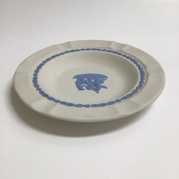 Wedgwood Jasperware Pegasus Ashtray Reverse Blue on Cream Vintage 7” England - Picture 6 of 11